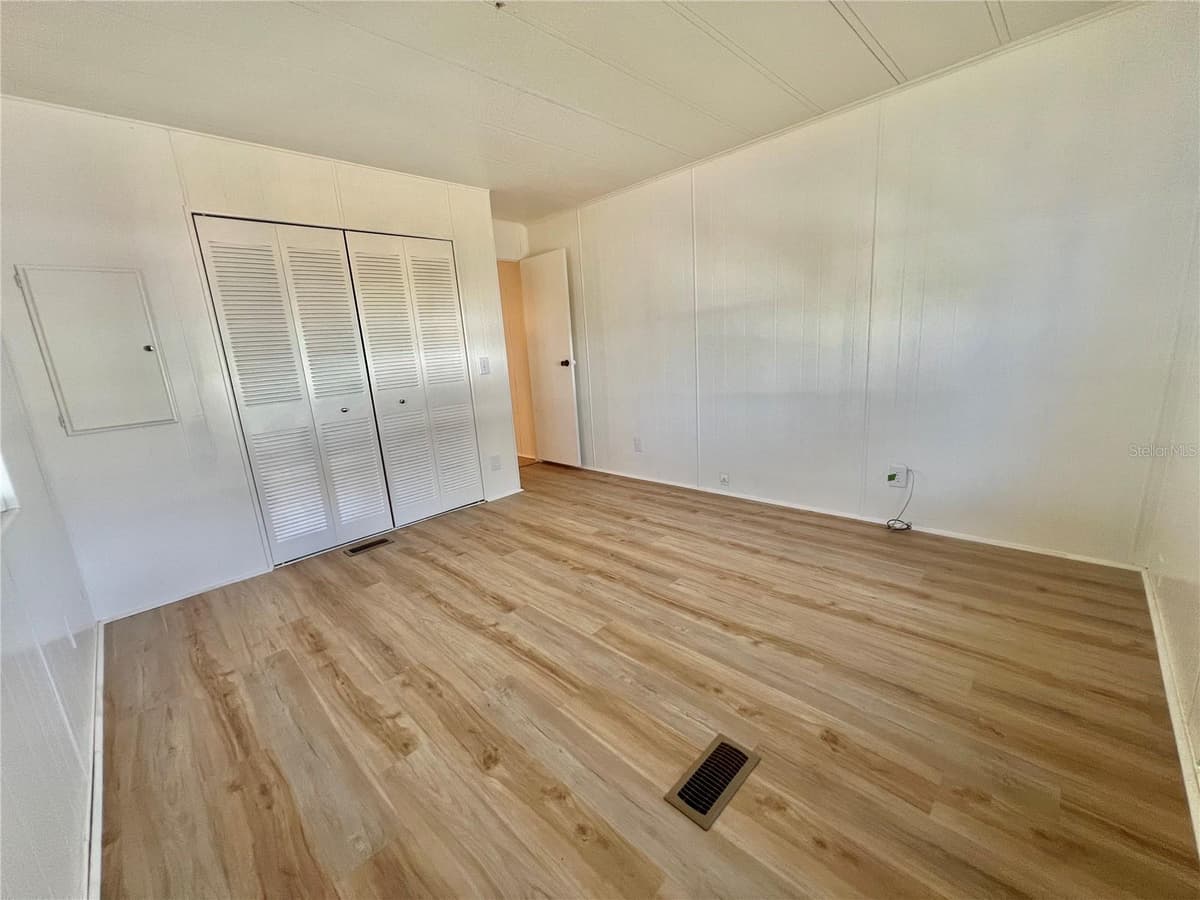 222 HAWTHORNE BOULEVARD — photo 36 of 58
