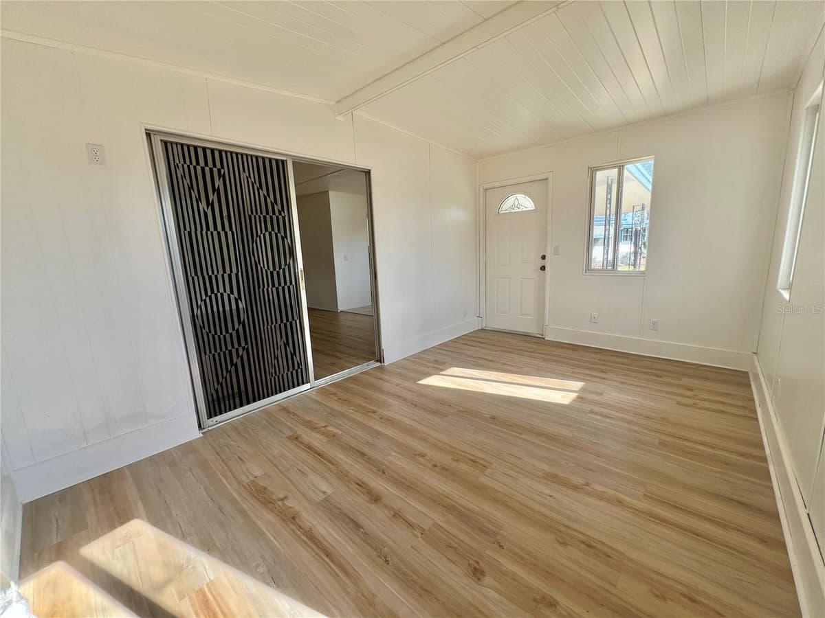 222 HAWTHORNE BOULEVARD — photo 18 of 58