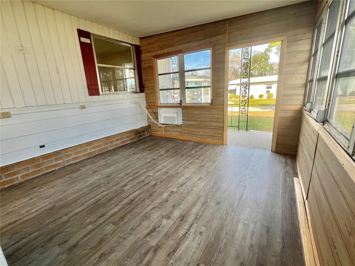 222 HAWTHORNE BOULEVARD — photo 44 of 58
