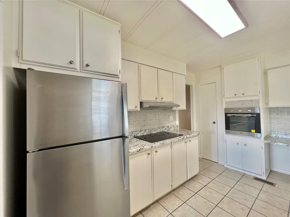 222 HAWTHORNE BOULEVARD — photo 22 of 58