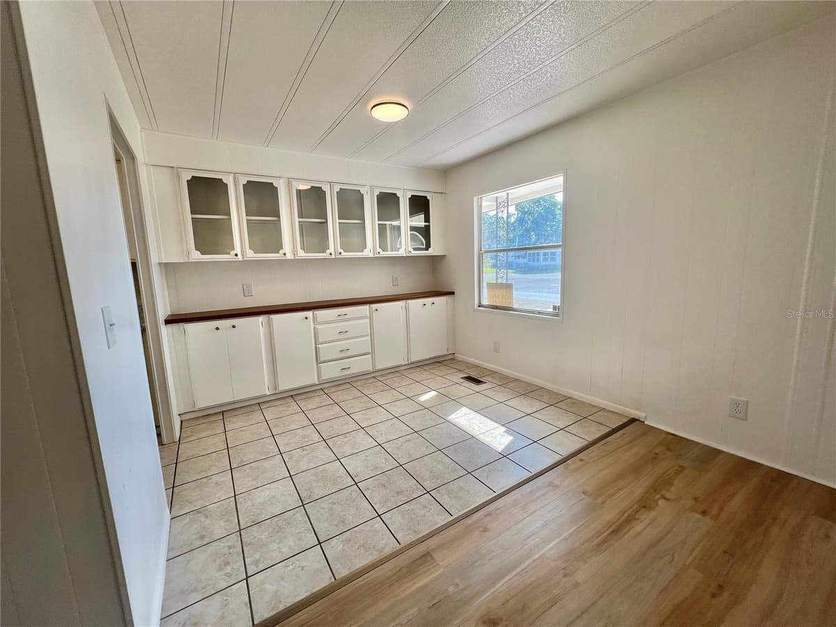 222 HAWTHORNE BOULEVARD — photo 14 of 58