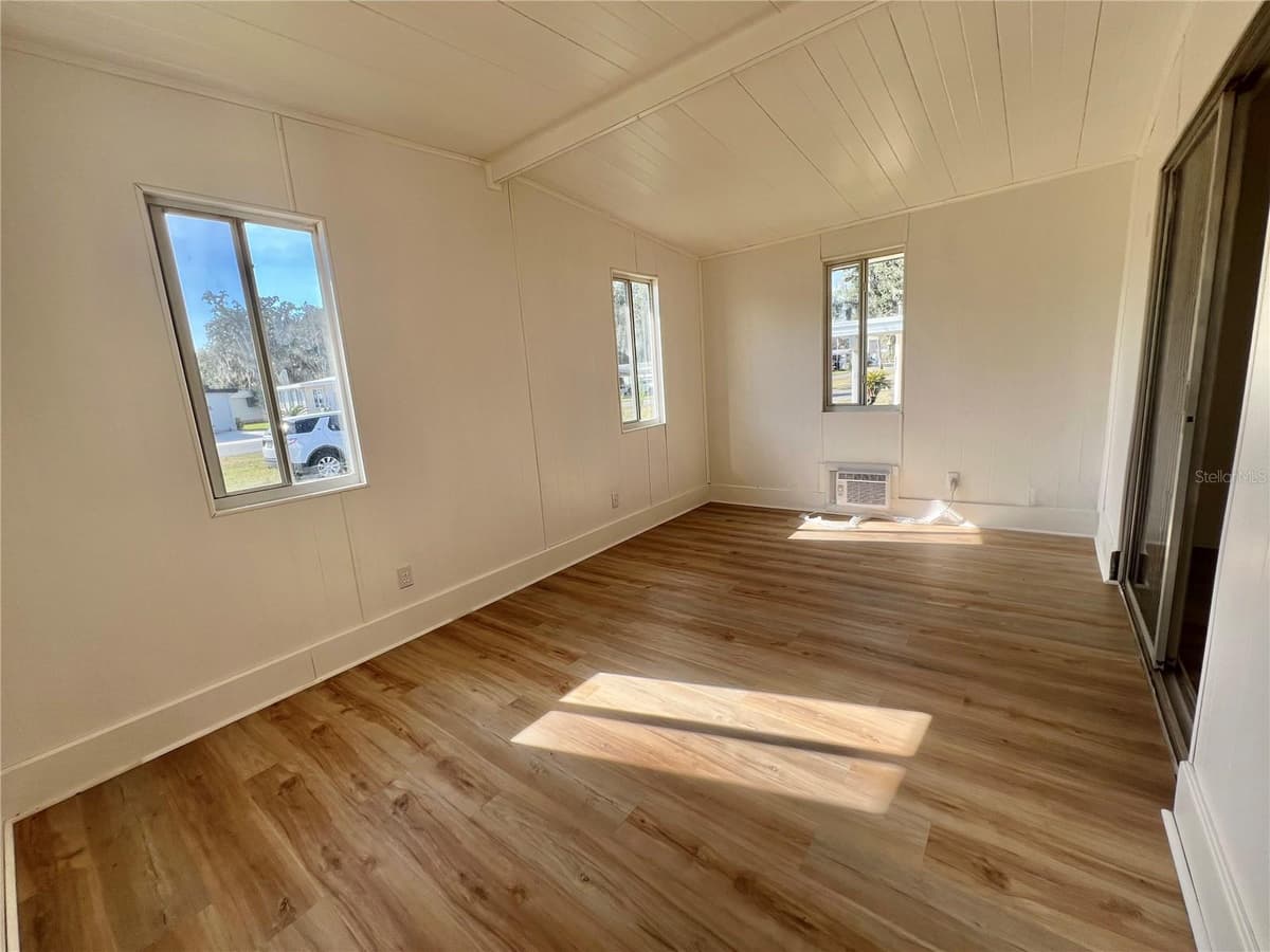 222 HAWTHORNE BOULEVARD — photo 4 of 58