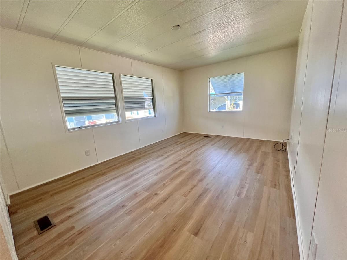 222 HAWTHORNE BOULEVARD — photo 30 of 58