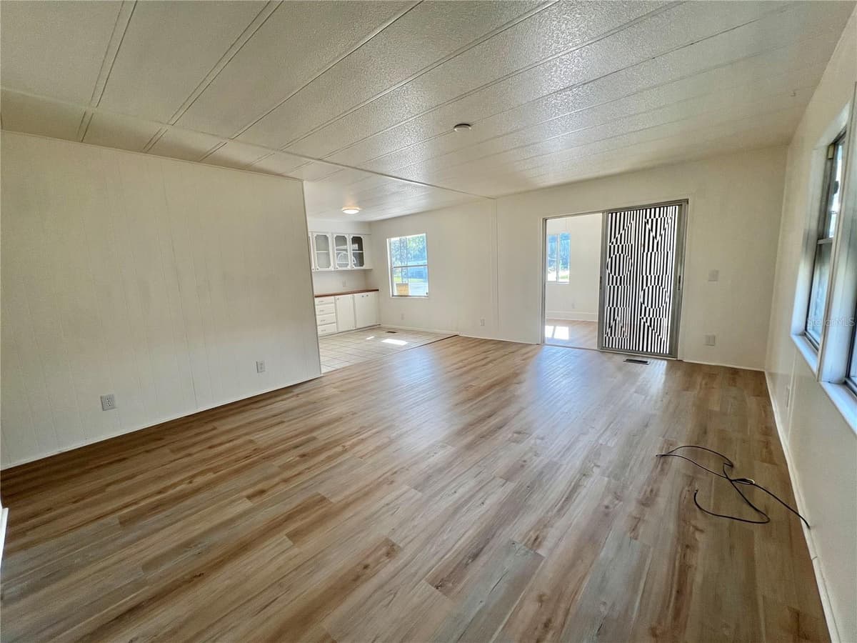 222 HAWTHORNE BOULEVARD — photo 11 of 58