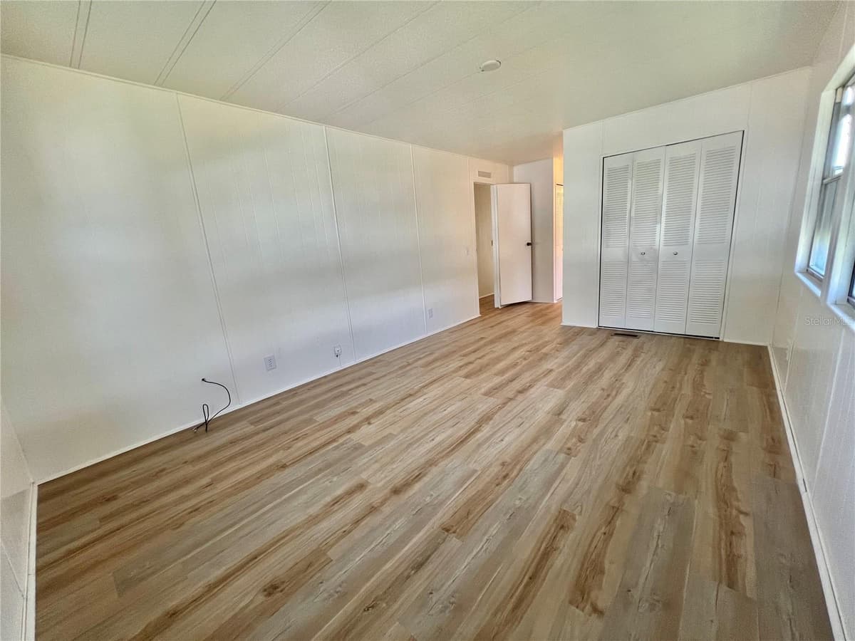 222 HAWTHORNE BOULEVARD — photo 29 of 58
