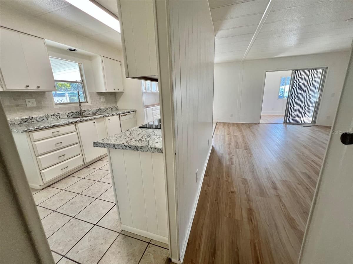 222 HAWTHORNE BOULEVARD — photo 28 of 58