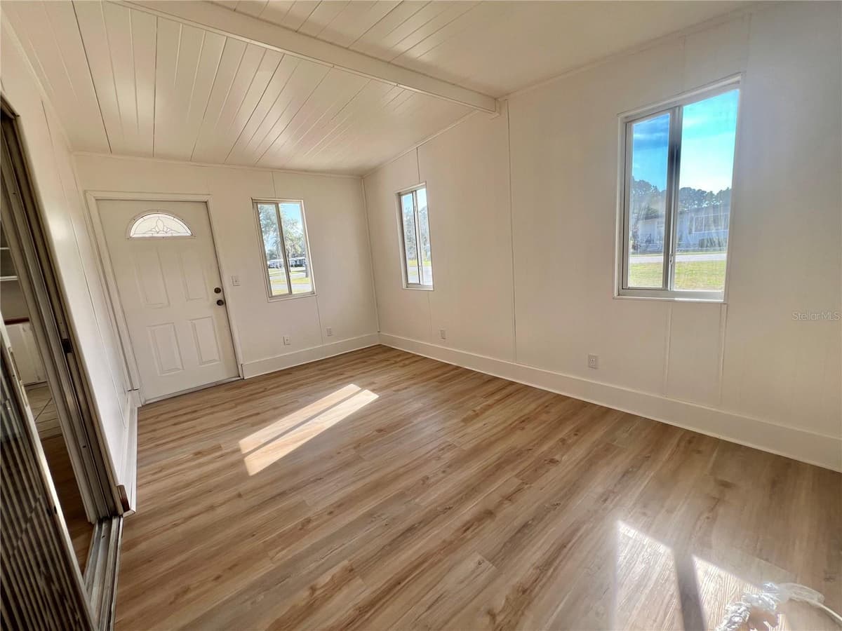 222 HAWTHORNE BOULEVARD — photo 19 of 58