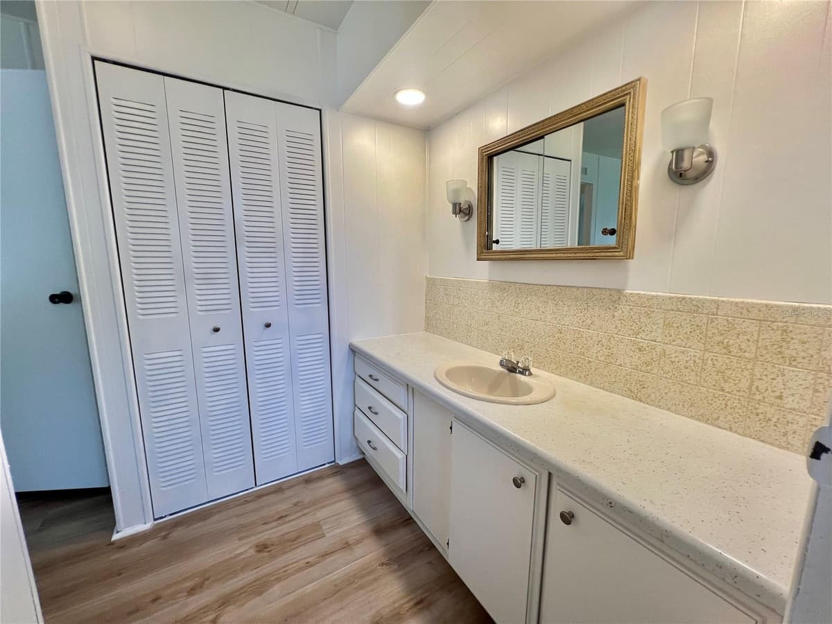 222 HAWTHORNE BOULEVARD — photo 32 of 58
