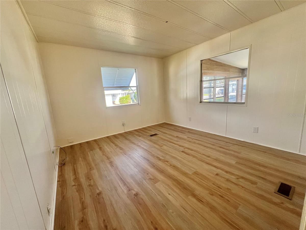 222 HAWTHORNE BOULEVARD — photo 37 of 58