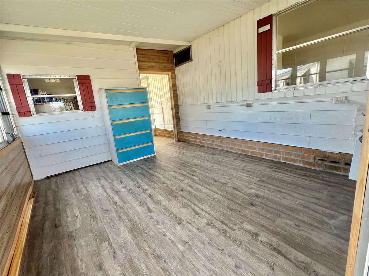 222 HAWTHORNE BOULEVARD — photo 45 of 58
