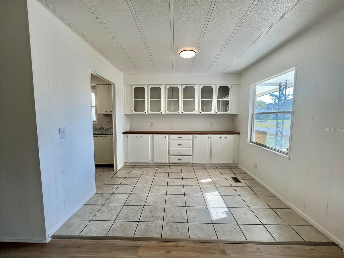 222 HAWTHORNE BOULEVARD — photo 13 of 58