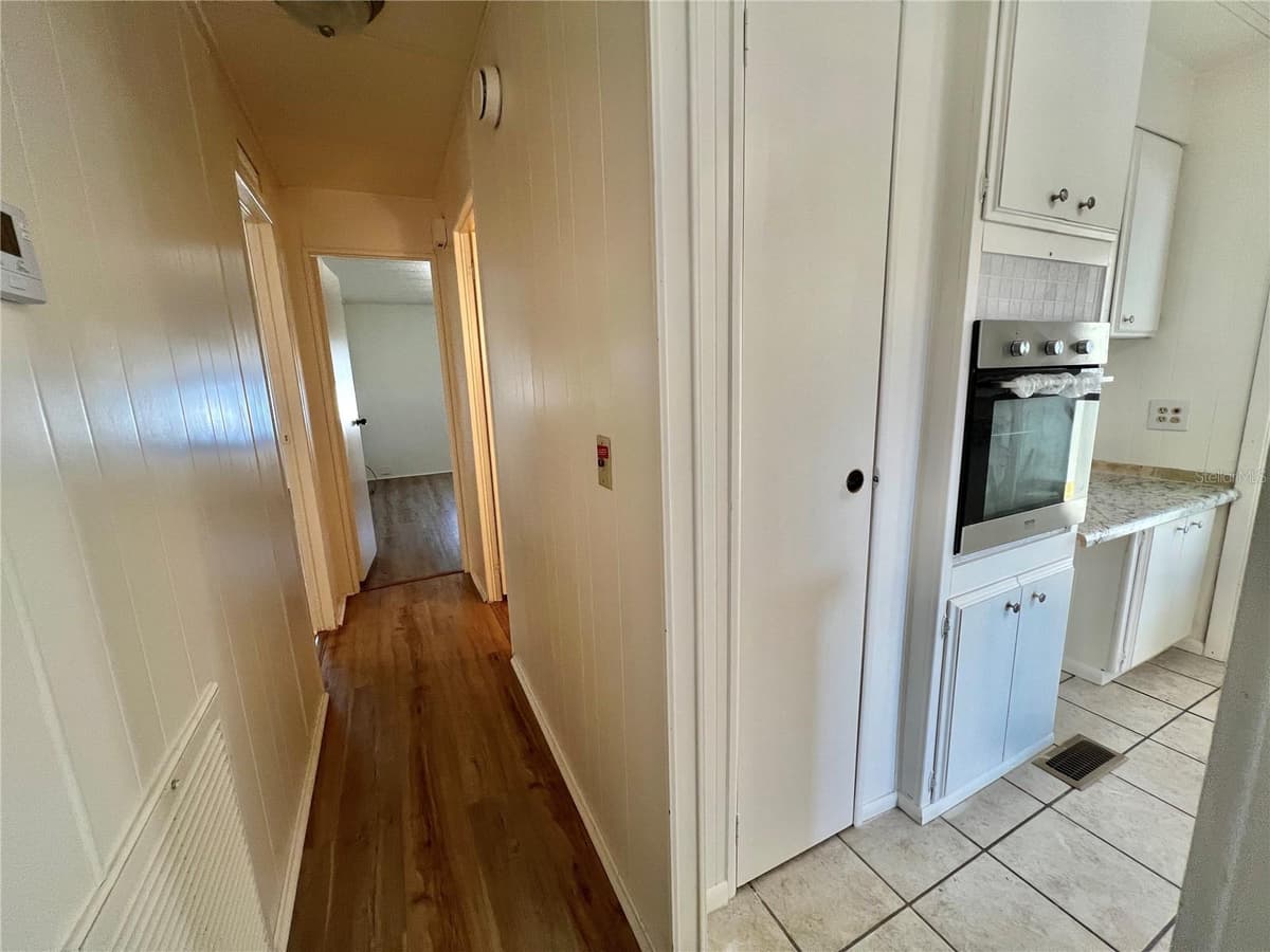 222 HAWTHORNE BOULEVARD — photo 27 of 58