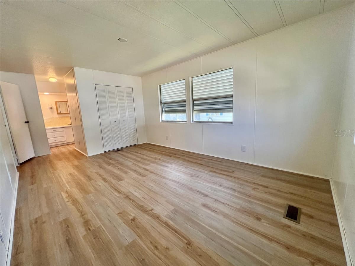 222 HAWTHORNE BOULEVARD — photo 7 of 58