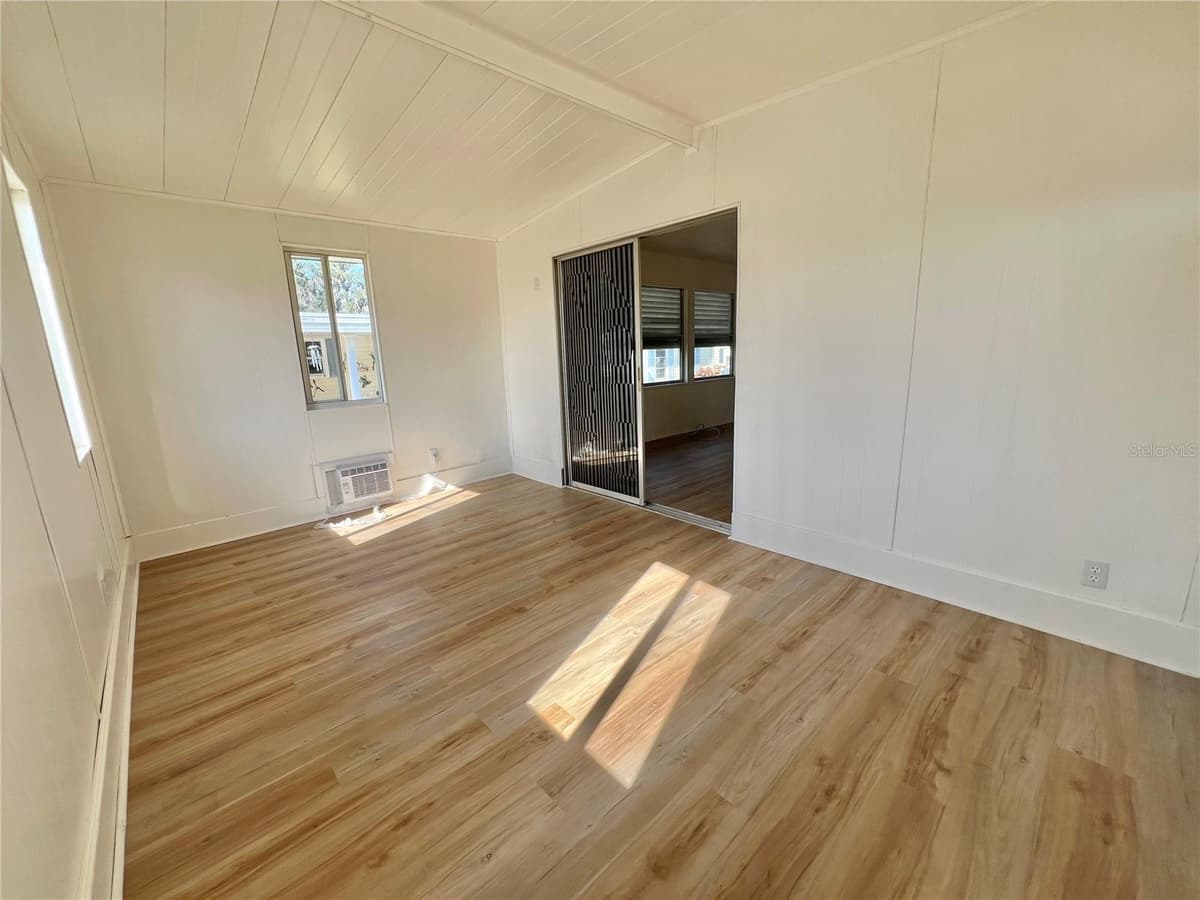 222 HAWTHORNE BOULEVARD — photo 17 of 58