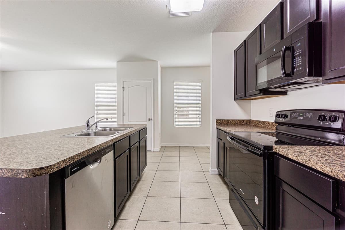 10536 WHISPERING HAMMOCK DRIVE — photo 7 of 29