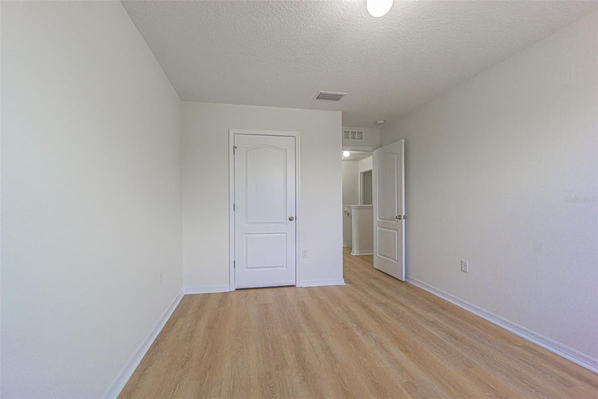 10536 WHISPERING HAMMOCK DRIVE — photo 18 of 29
