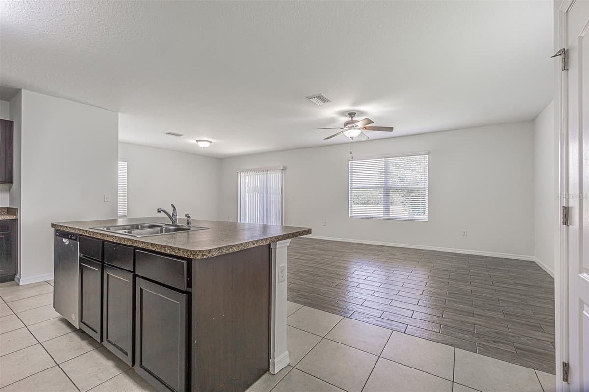 10536 WHISPERING HAMMOCK DRIVE — photo 8 of 29