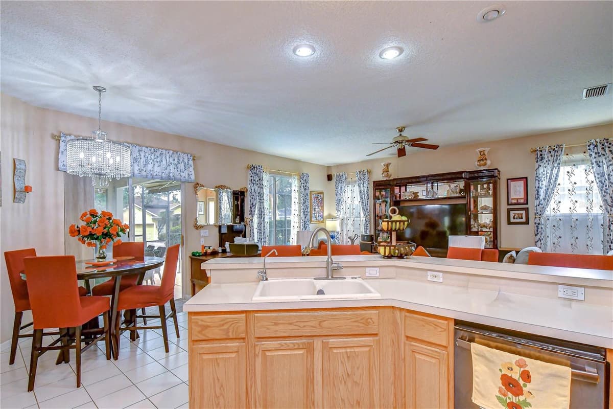 2202 LONGMORE CIRCLE — photo 10 of 35