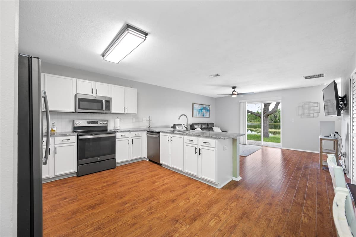 13953 JACOBSON DRIVE — photo 8 of 43
