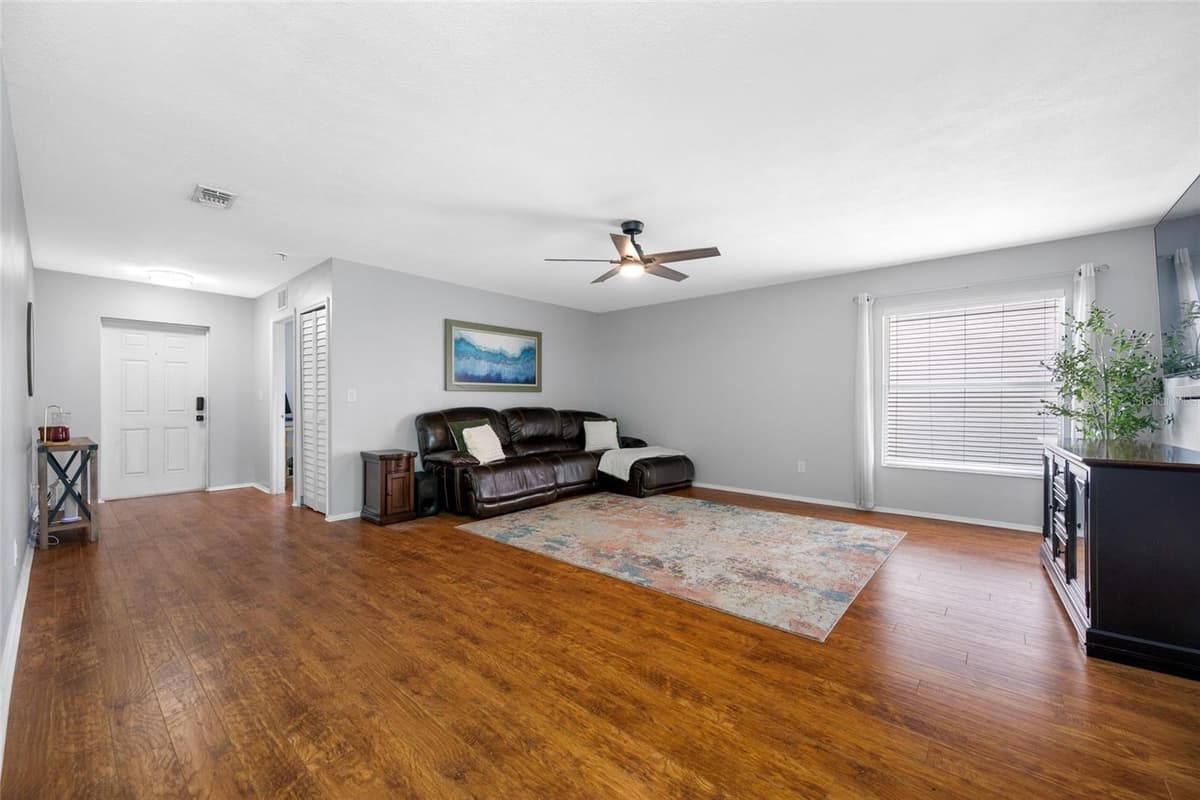 13953 JACOBSON DRIVE — photo 4 of 43