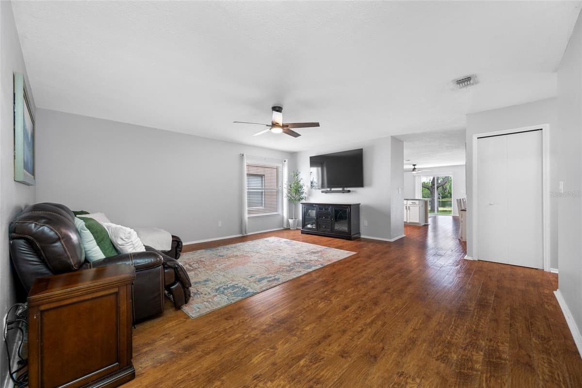 13953 JACOBSON DRIVE — photo 5 of 43