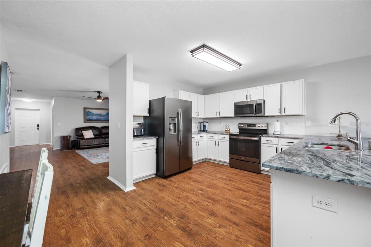 13953 JACOBSON DRIVE — photo 7 of 43