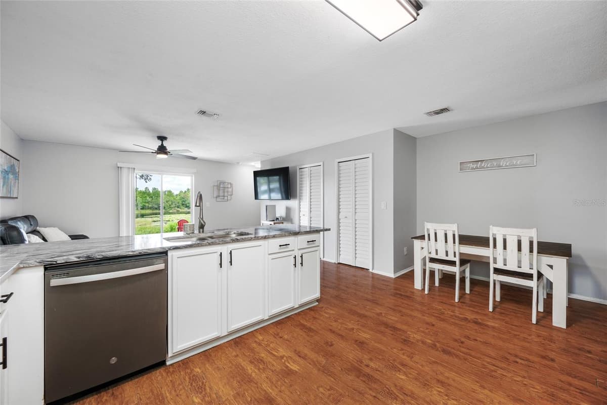 13953 JACOBSON DRIVE — photo 10 of 43