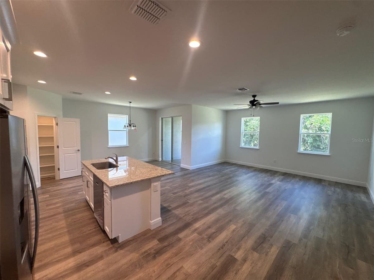 519 ELLIE COURT — photo 4 of 23