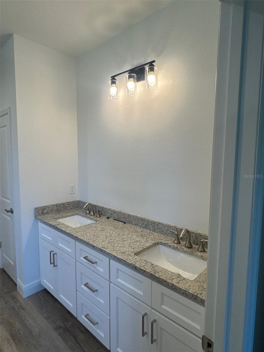 519 ELLIE COURT — photo 10 of 23