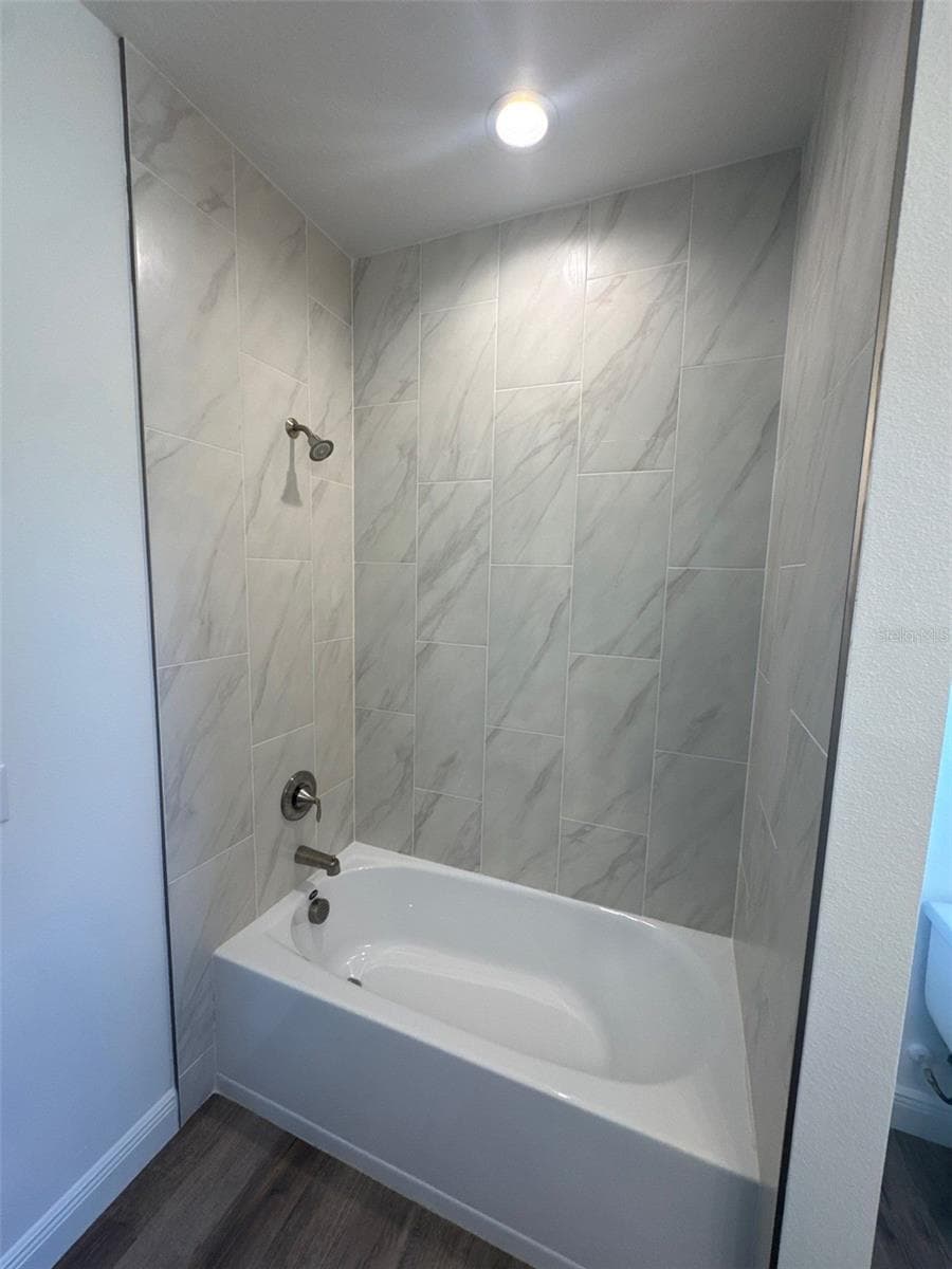 519 ELLIE COURT — photo 18 of 23