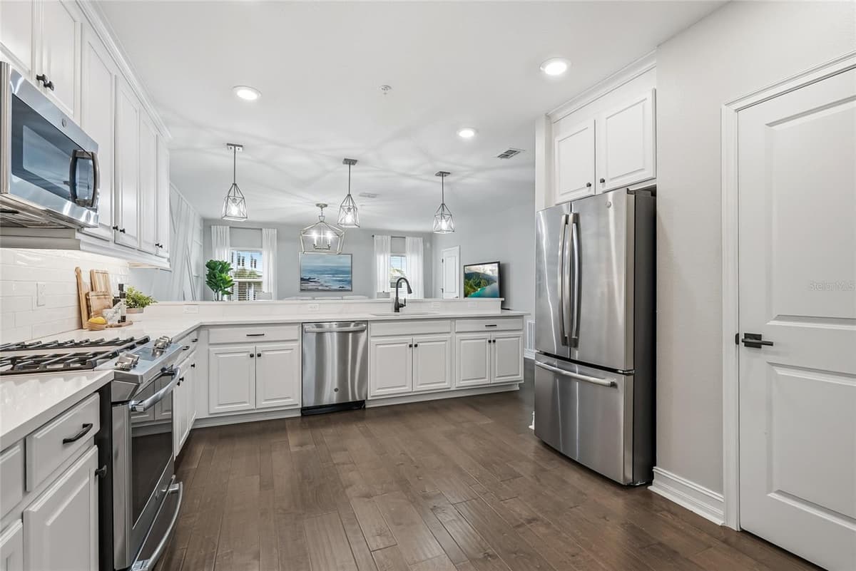5120 BRIDGE STREET — photo 5 of 42