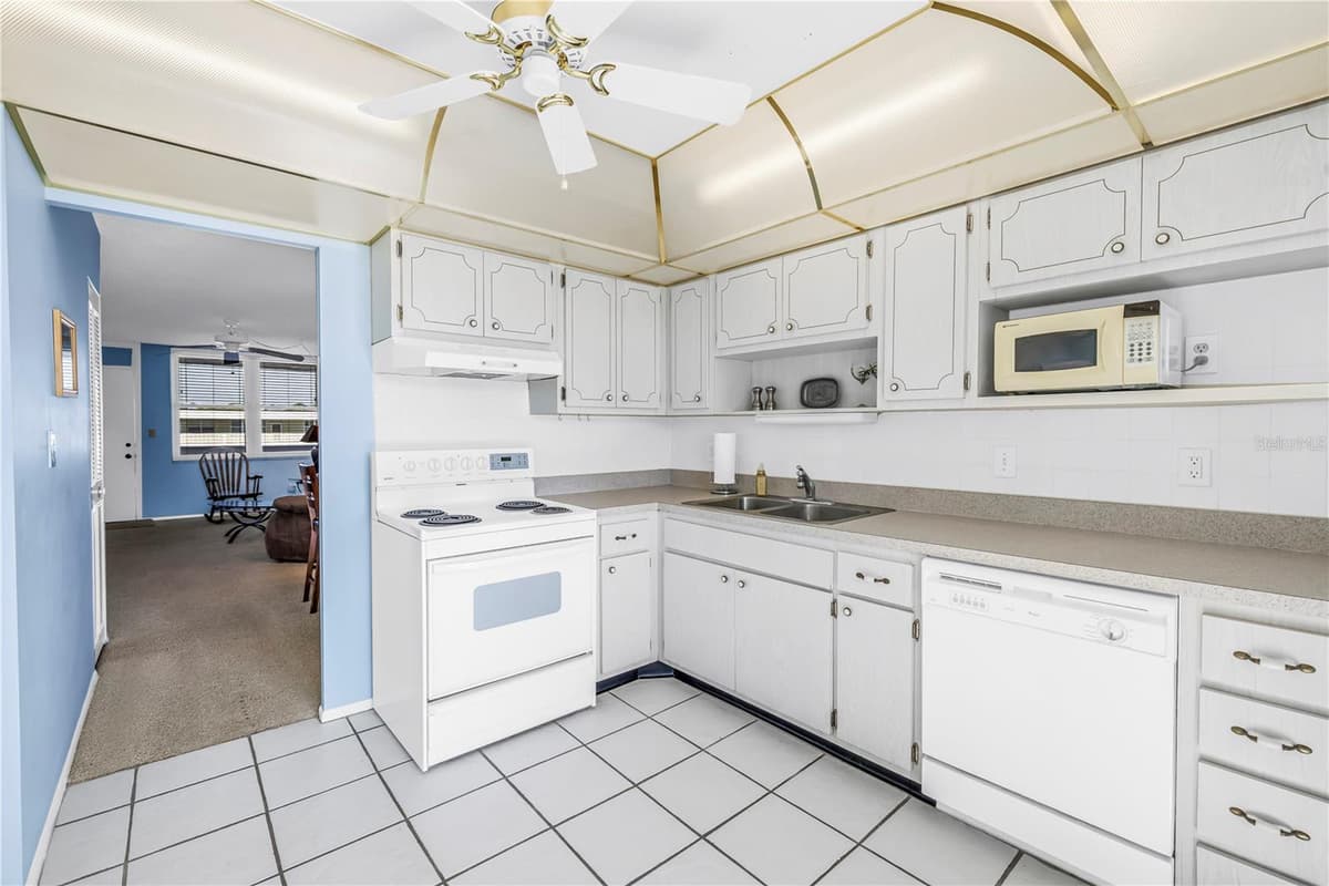 4715 BAY STREET — photo 15 of 33