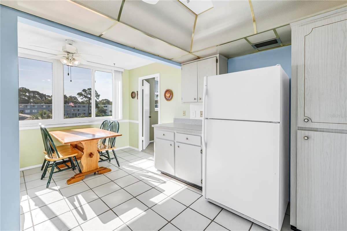 4715 BAY STREET — photo 13 of 33