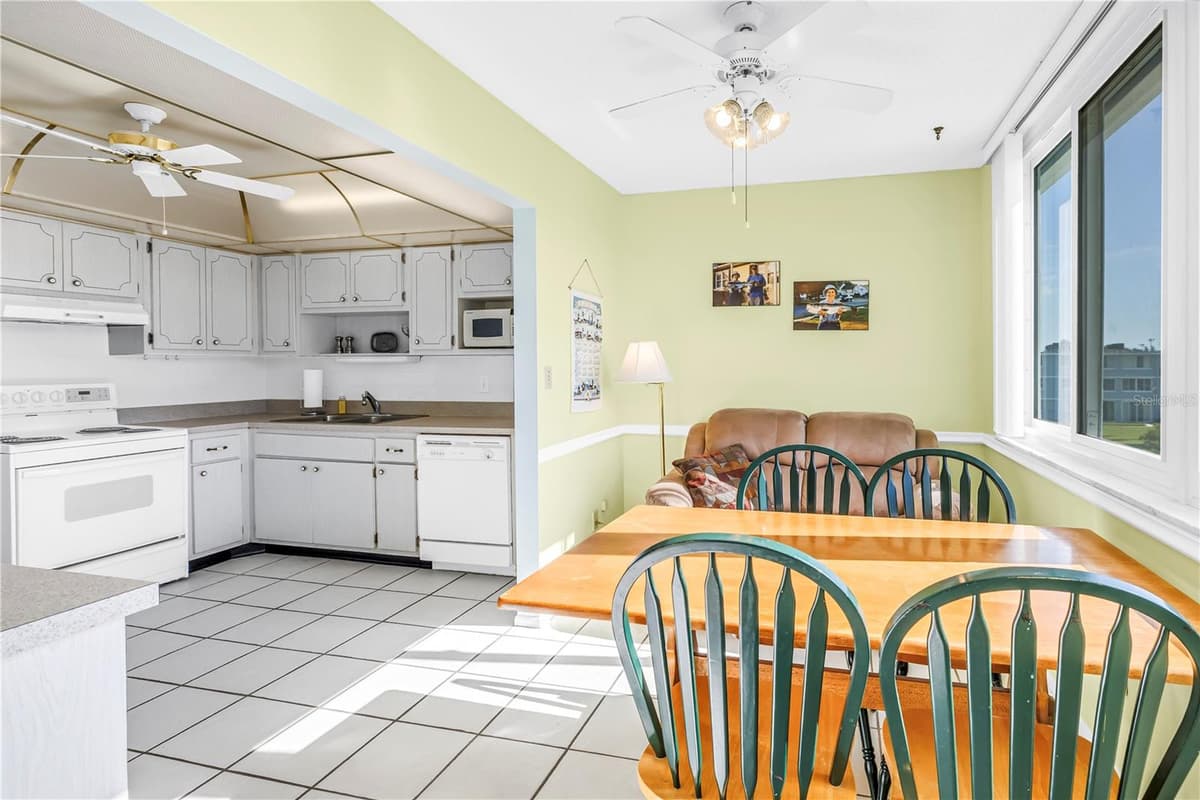 4715 BAY STREET — photo 17 of 33