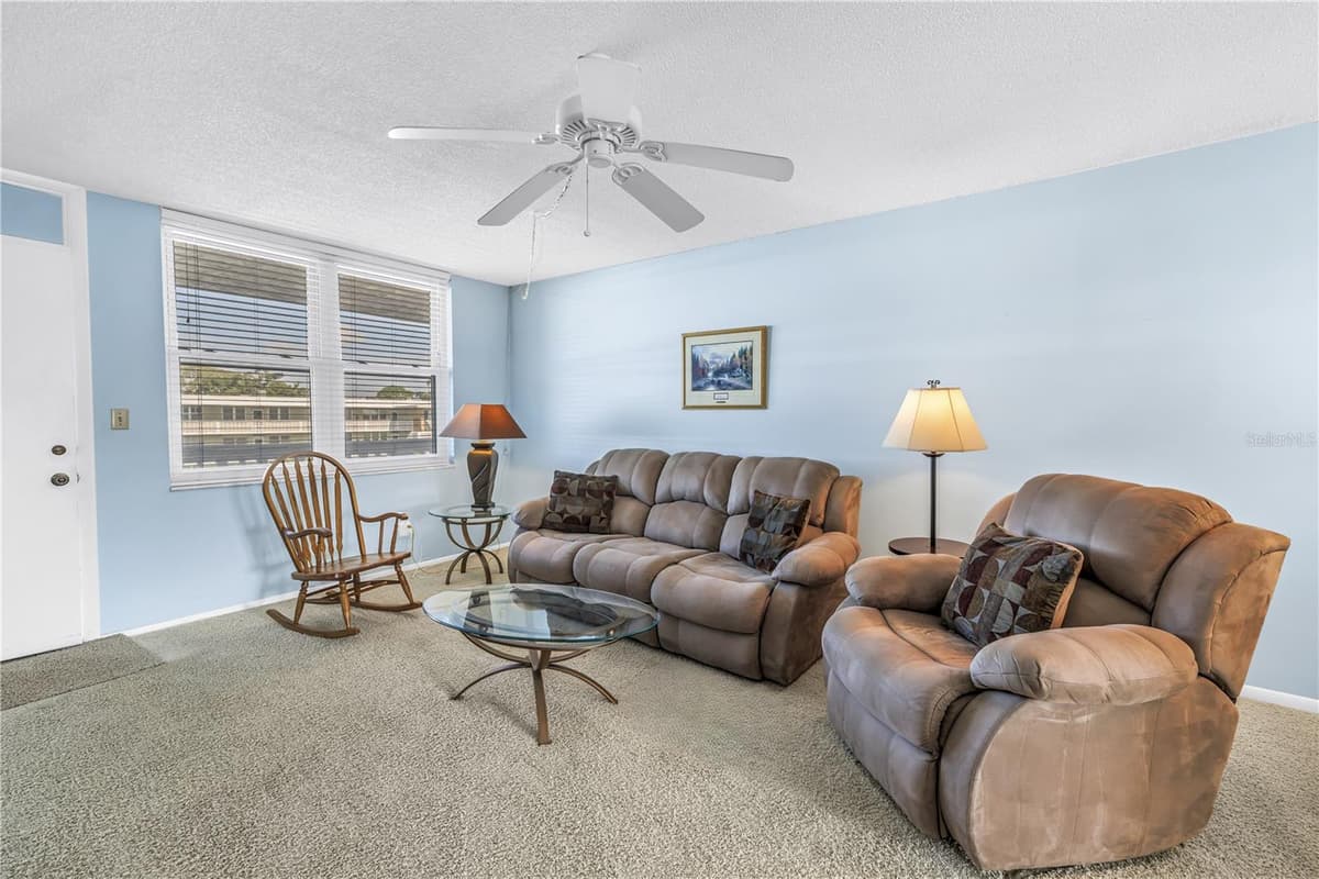 4715 BAY STREET — photo 4 of 33