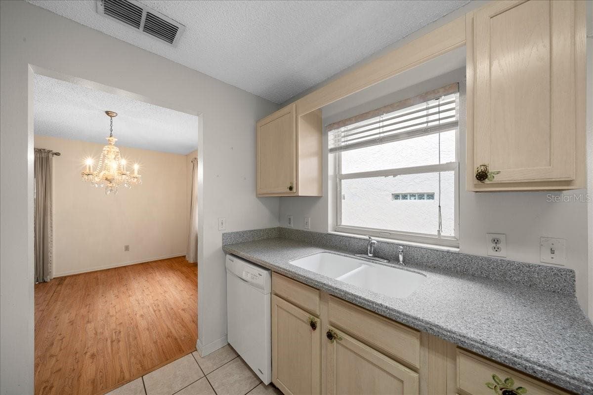 9040 91ST TERRACE — photo 44 of 80