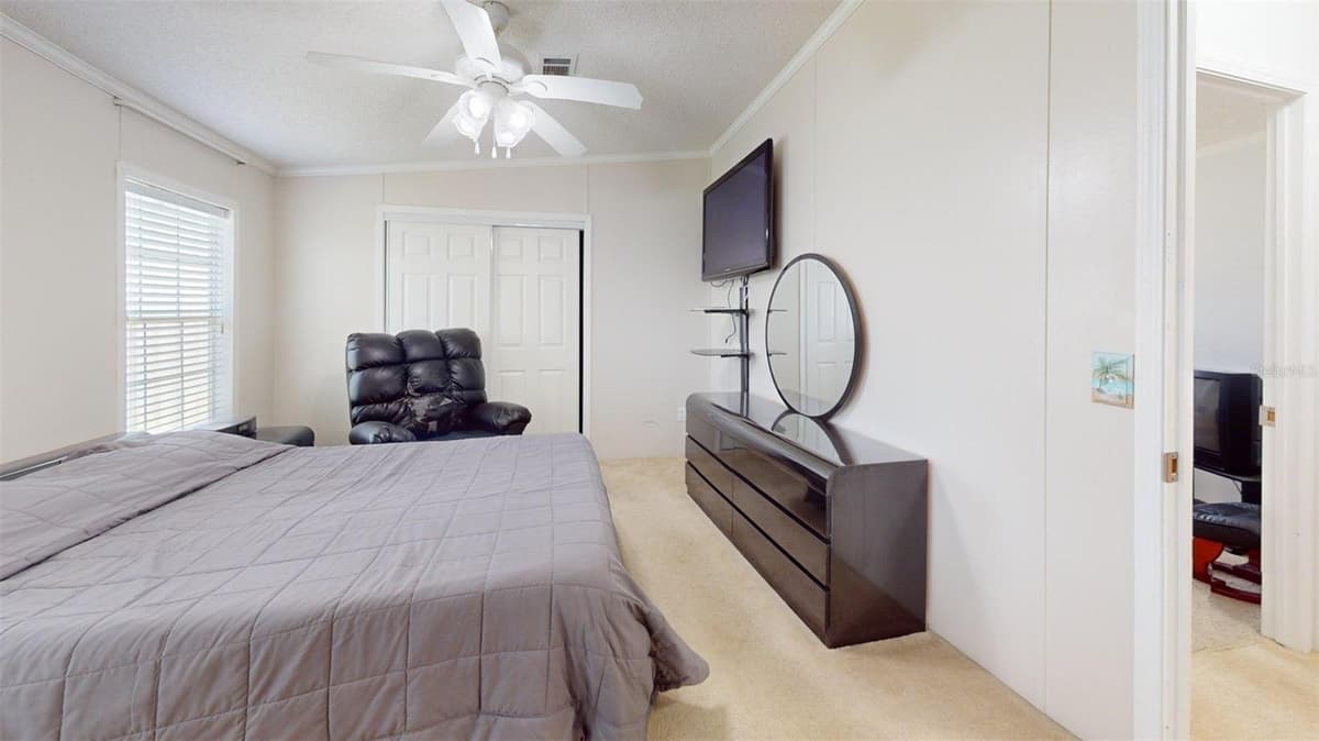 2100 KINGS HIGHWAY — photo 12 of 20