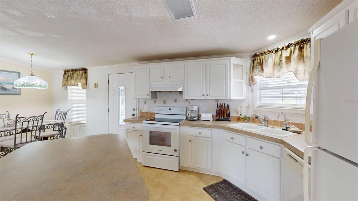 2100 KINGS HIGHWAY — photo 8 of 20
