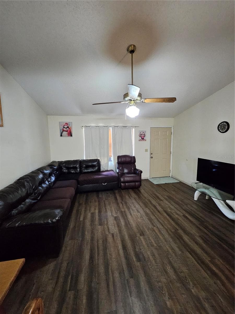 3481 MASTERS AVENUE — photo 4 of 14