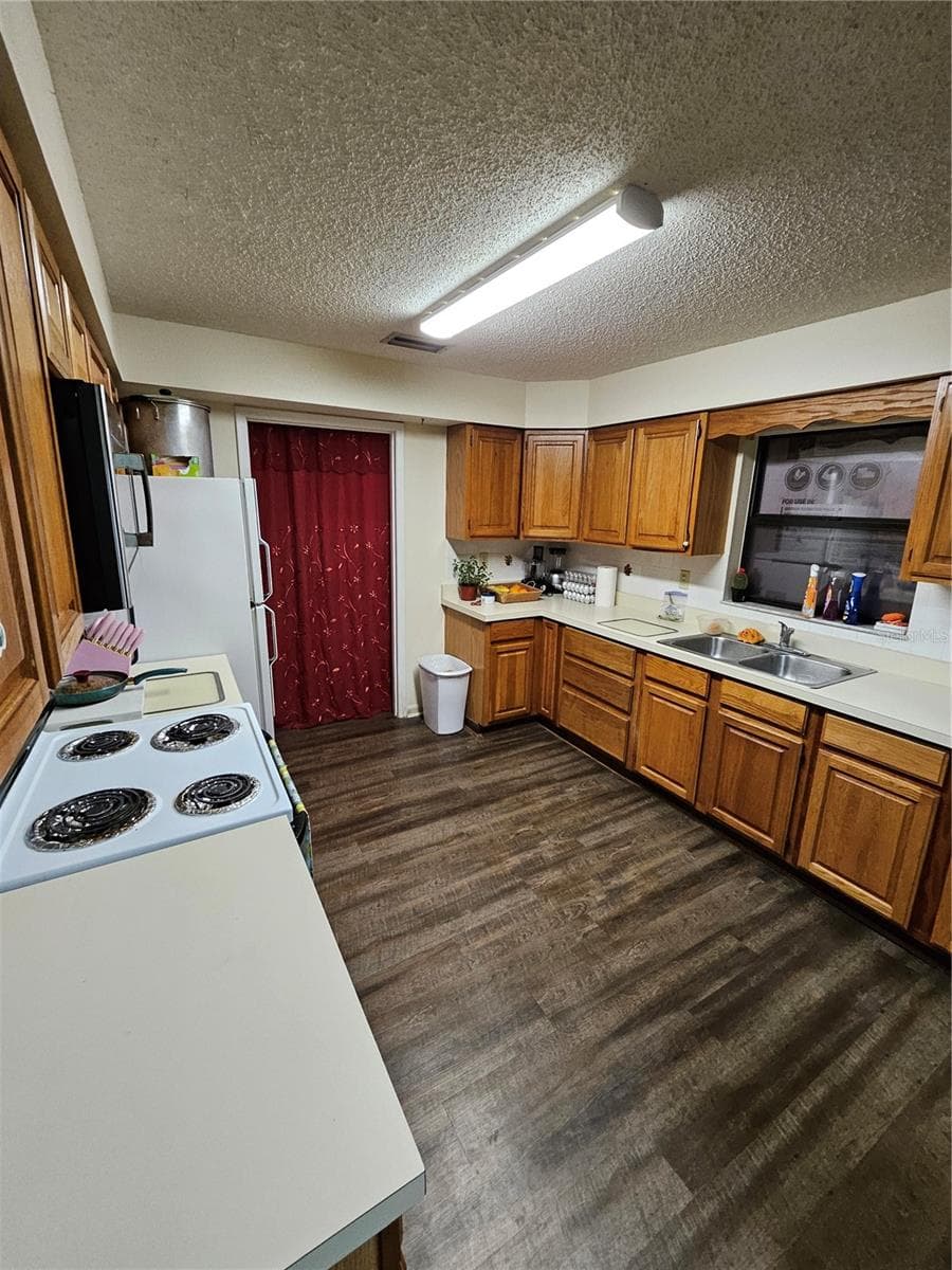 3481 MASTERS AVENUE — photo 6 of 14