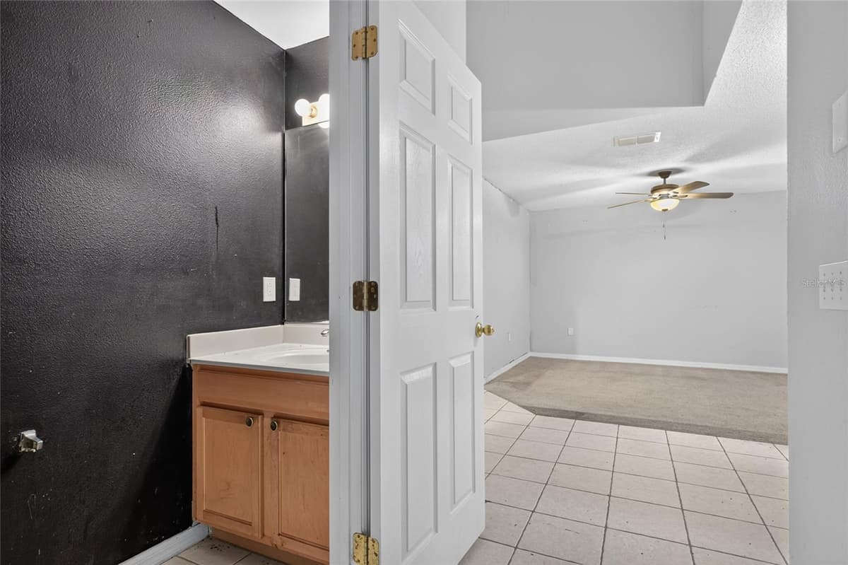 12803 LAKE VISTA DRIVE — photo 9 of 41