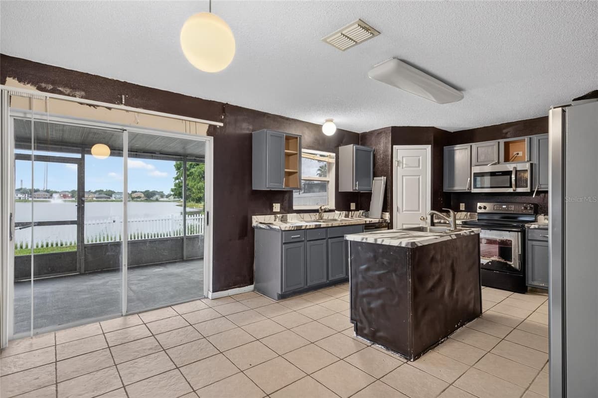 12803 LAKE VISTA DRIVE — photo 16 of 41