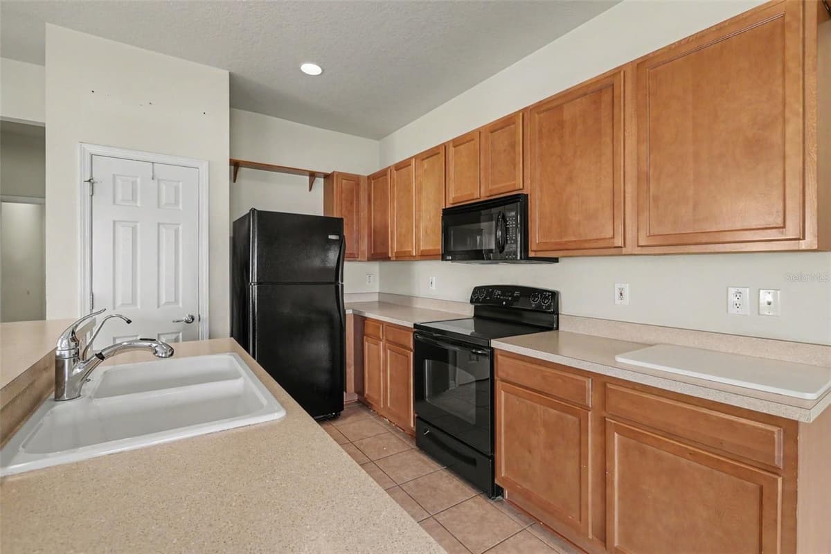 13703 CREST LAKE DRIVE — photo 8 of 30