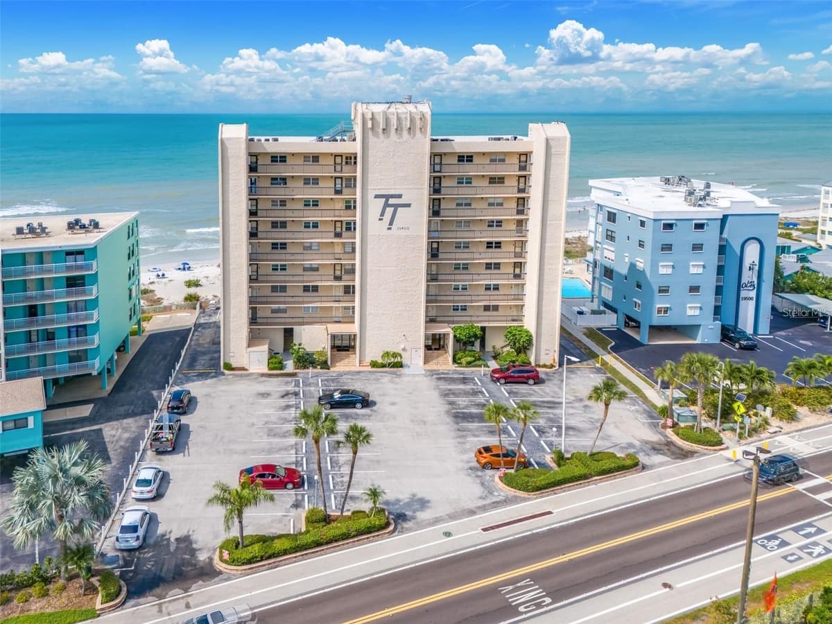 19450 GULF BOULEVARD — photo 4 of 25