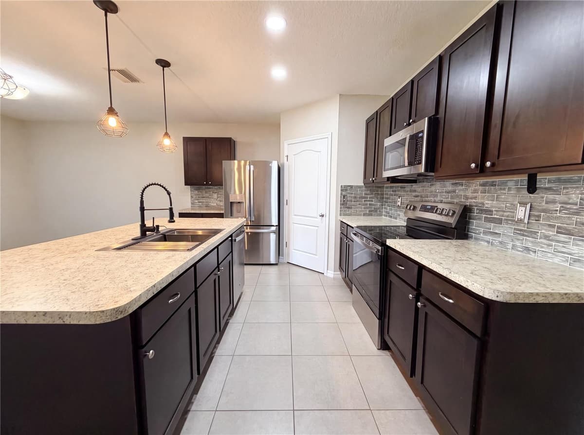 16415 TREASURE POINT DRIVE — photo 8 of 29