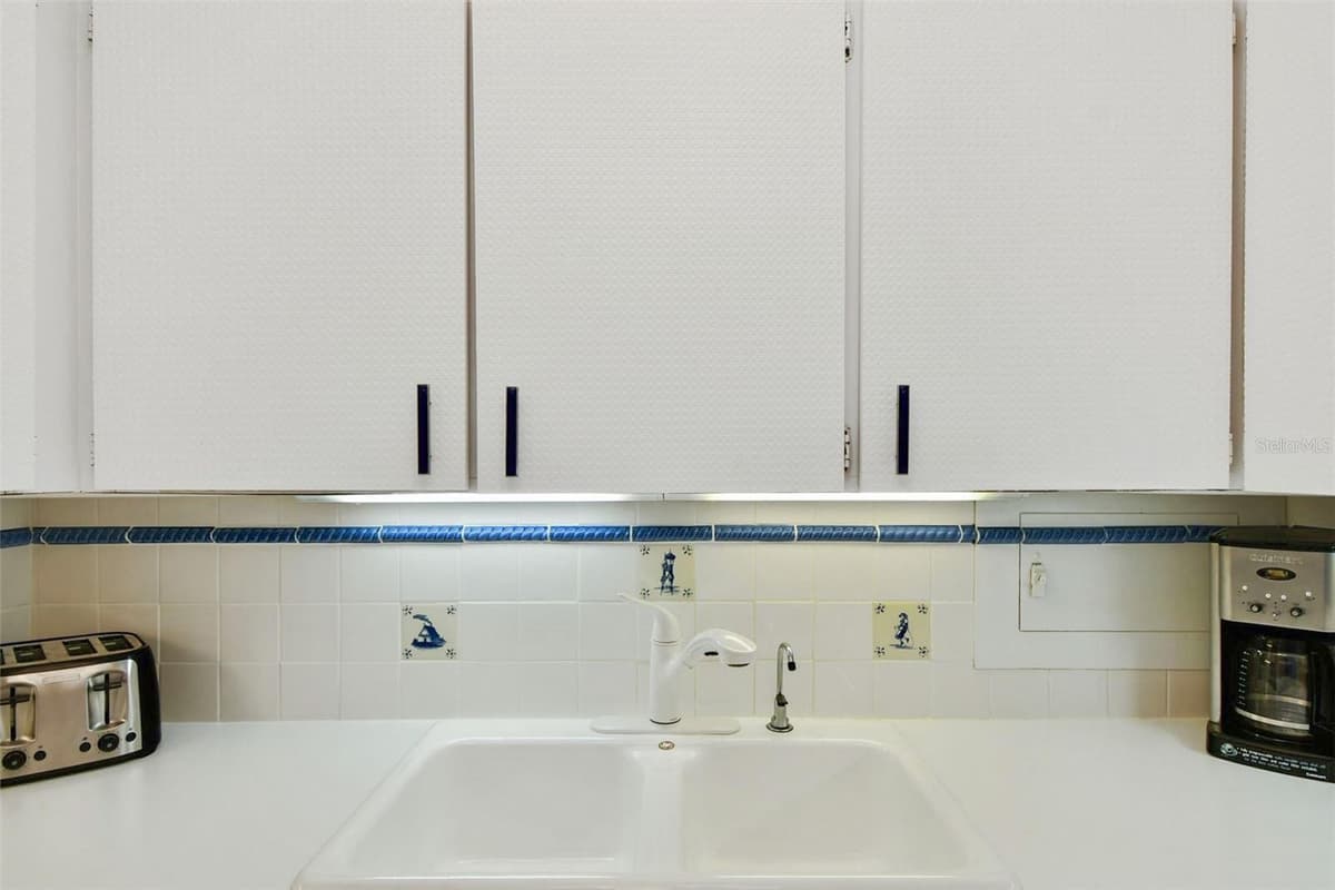 31 ISLAND WAY — photo 10 of 37