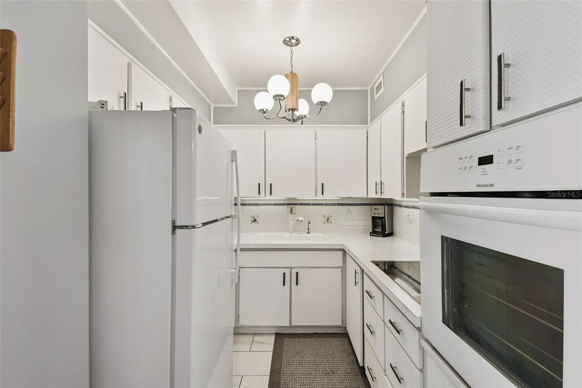 31 ISLAND WAY — photo 9 of 37