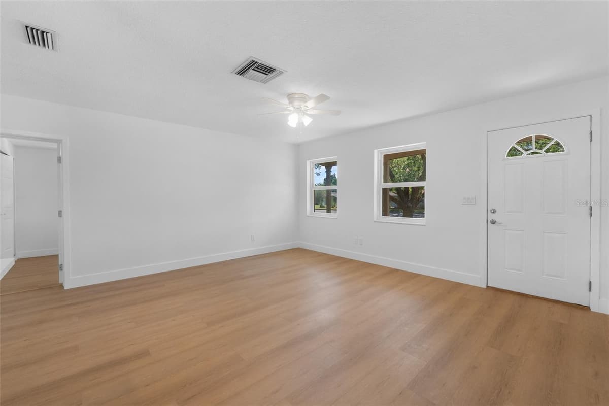1524 PROVIDENCE BOULEVARD — photo 4 of 44