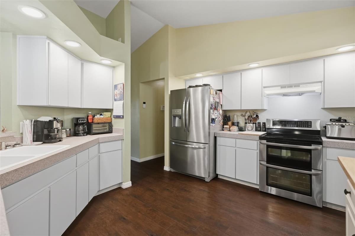 11095 FLATWOOD AVENUE — photo 13 of 39