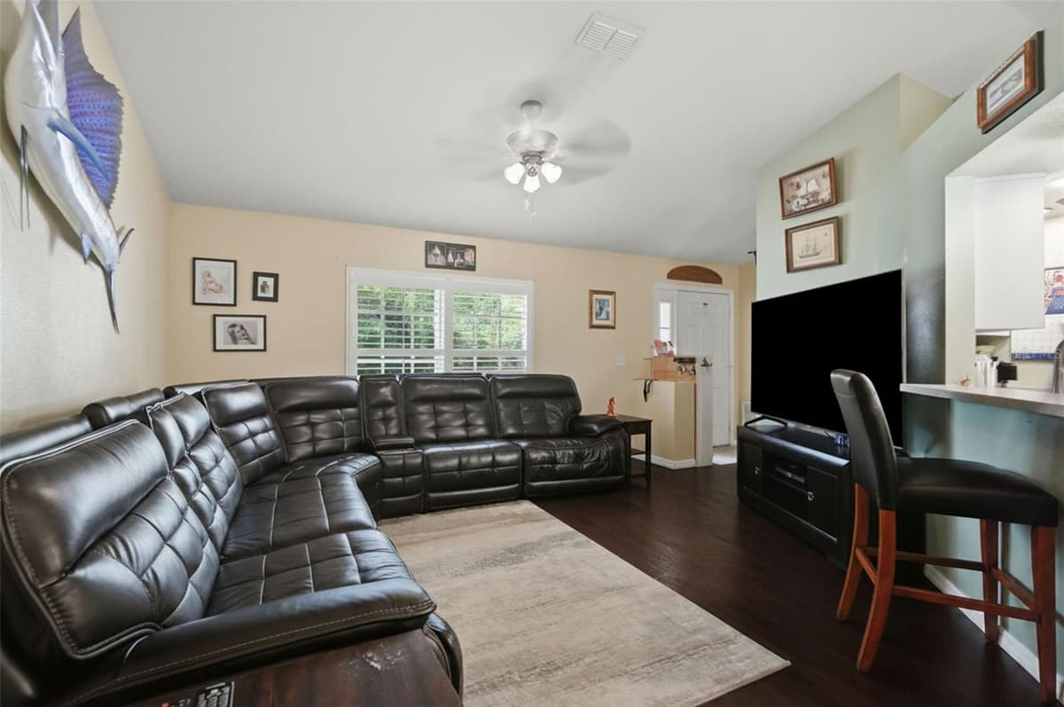 11095 FLATWOOD AVENUE — photo 8 of 39